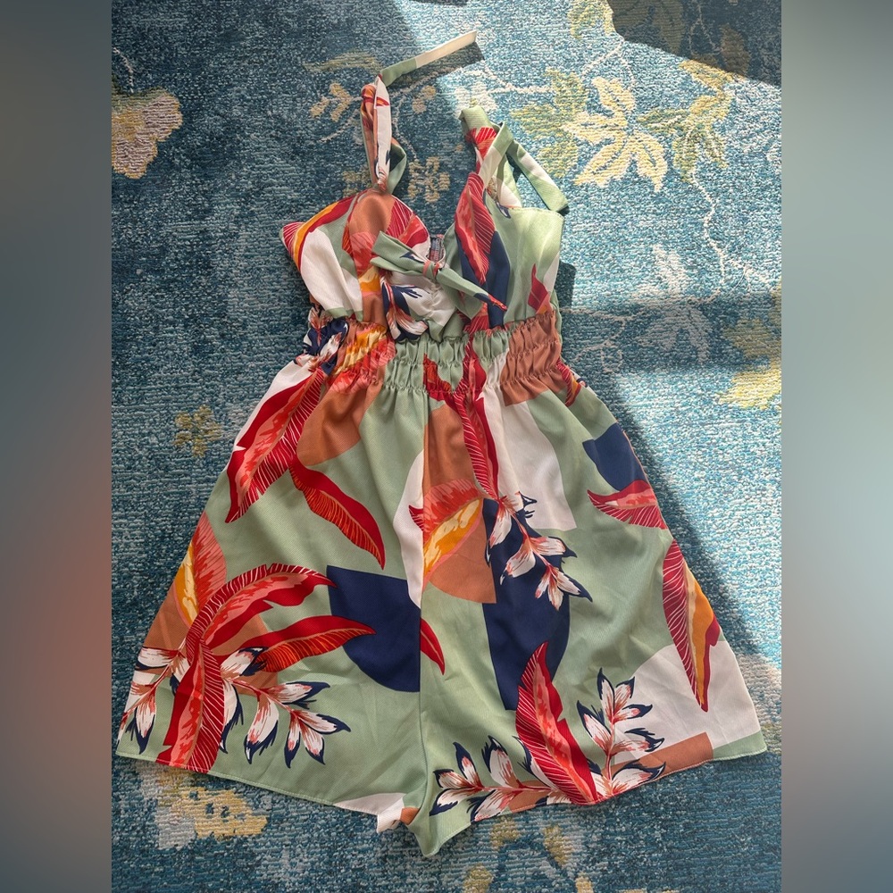 Mariposa size M green and orange floral shorts romper W adjustable tie straps